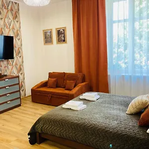  Apartment St. Cross
